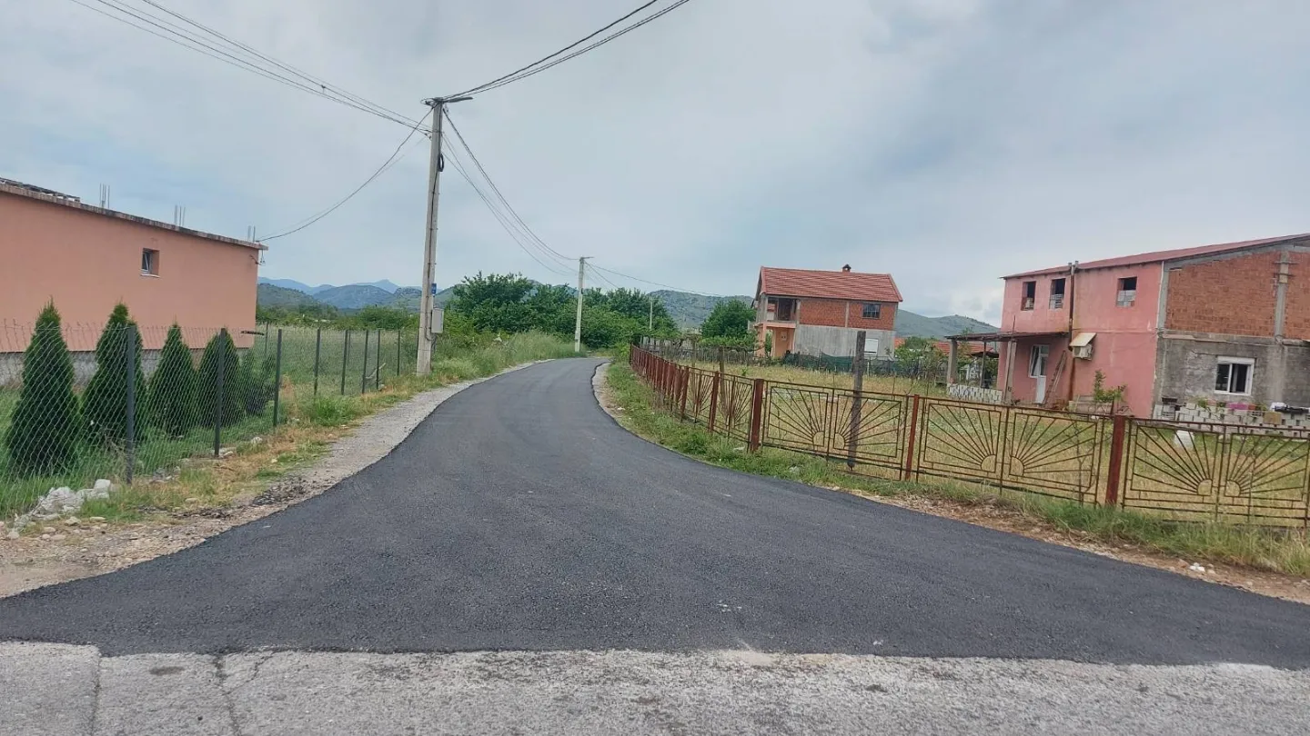 Počelo asfaltiranje lokalnih saobraćajnica u Opštini Zeta